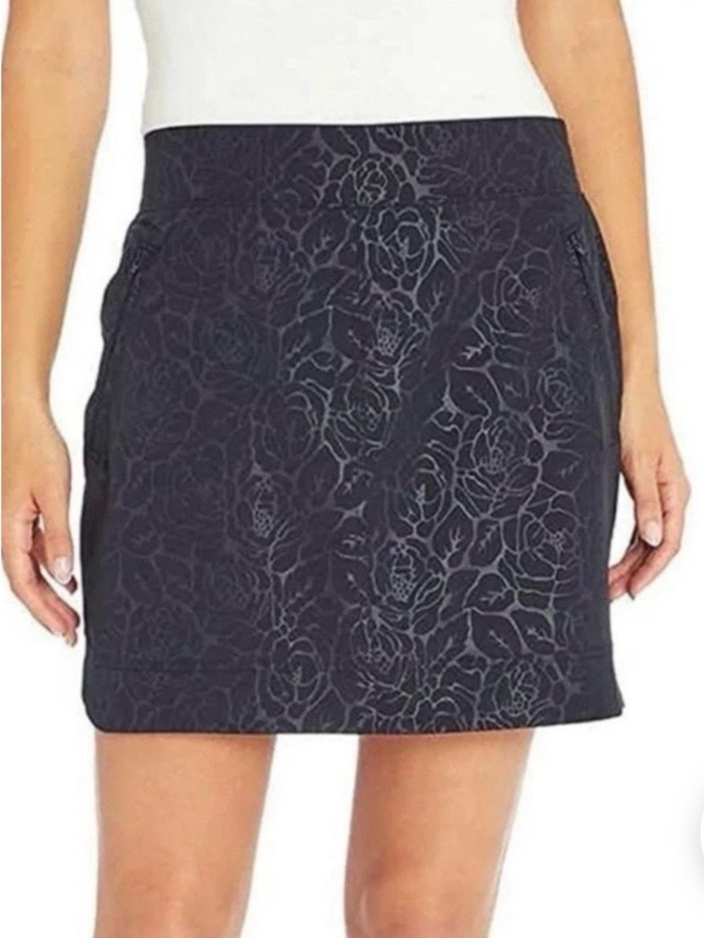 Orvis Black on Black Rose Print Mini‎ Skort Elastic Waist Zip Pockets L
